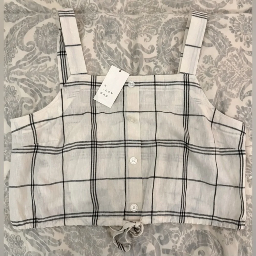 NWT Cream Windowpane Top (XL)
